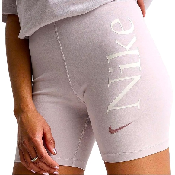 NIKE Women's Nike Sportswear Classic High-Waisted 6"
Graphic Biker Shorts, NWT - Picture 1 of 8